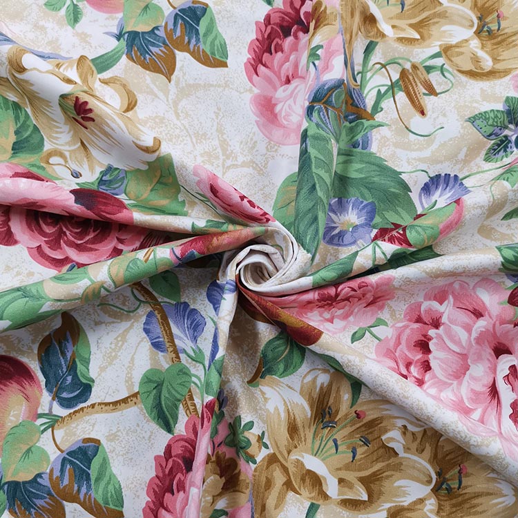 Tecido 100% poliéster com estampa dispersa